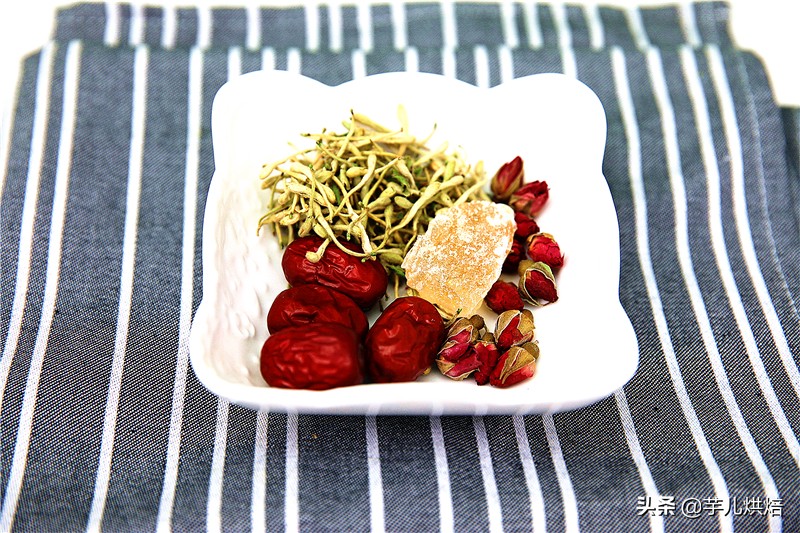 适合冬天喝的花茶和水果茶做法,夏日自制茉莉花茶茶饮