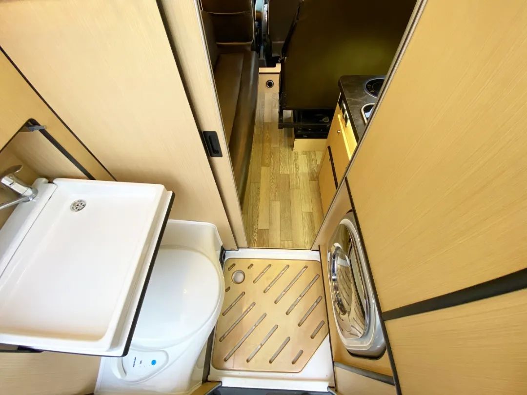 江铃原厂小野牛房车视频,江铃房车小野牛两座