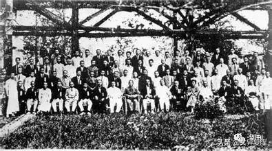 民国妇女“乳房解放”运动，阮玲玉试穿乳罩，名妓金雅玉裸体*行游**