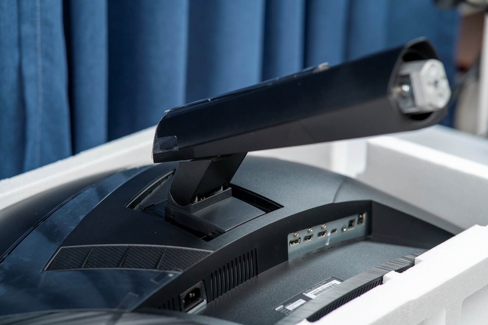 32英寸1800r曲面屏测评,32寸显示器1800r实测