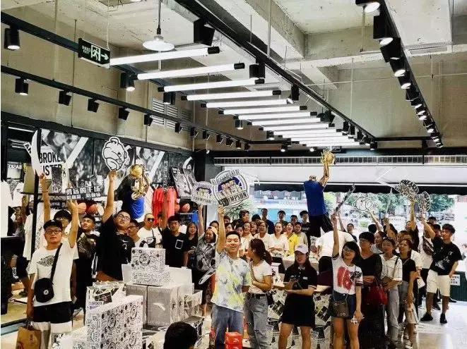 安踏崛起之路,安踏近期与长期发展规划