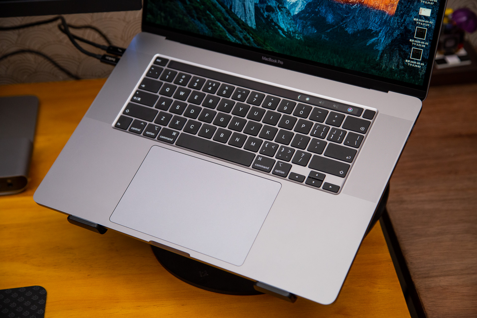 书房桌面价值5W？我的Mac桌面分享