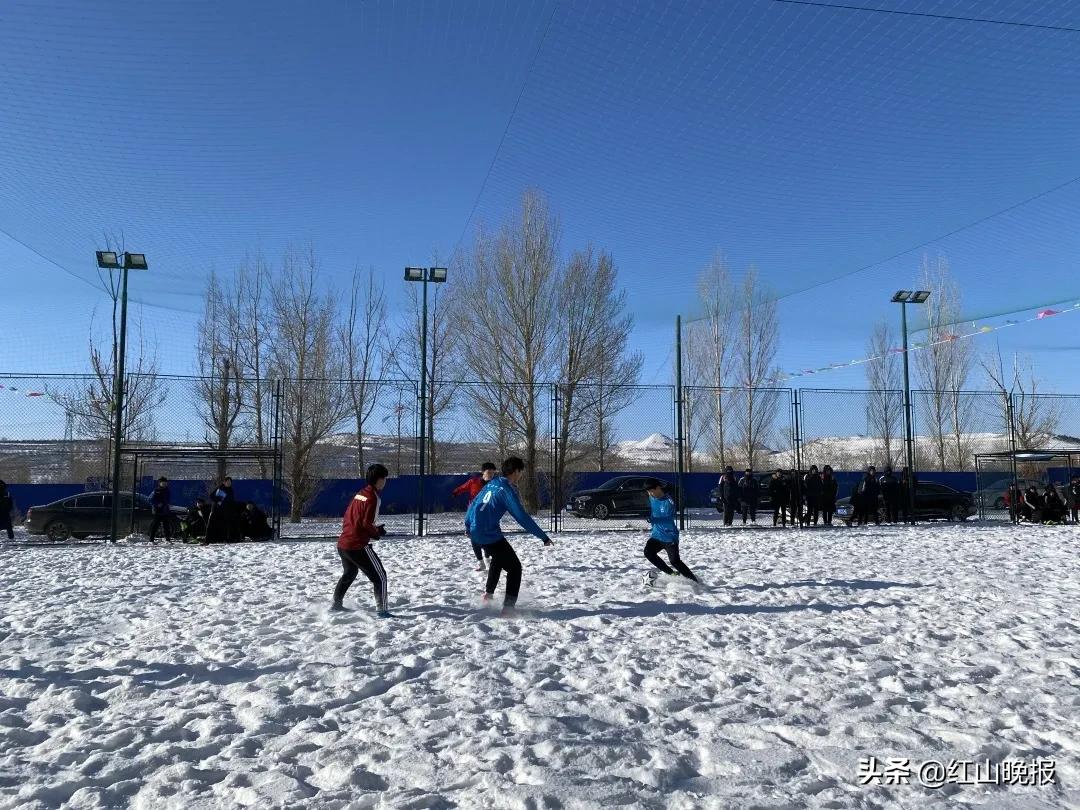 真会玩系列比赛,足球赛现场气氛很嗨