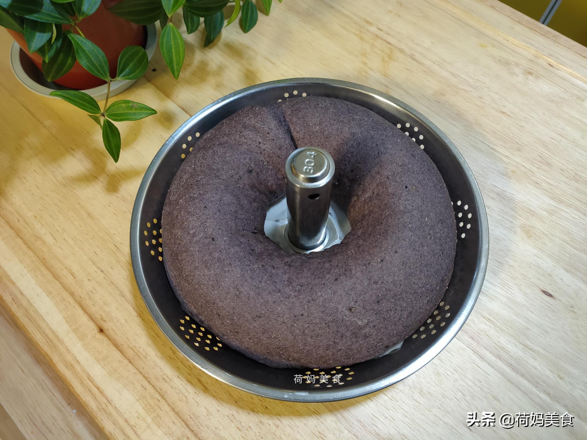 闺女不爱吃馒头,用黑米和糯米粉做面包