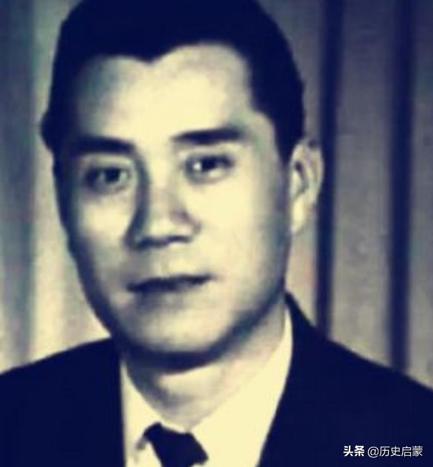 前军统特工，在香港生下儿子成龙，教育他不要忘回安徽老家寻根