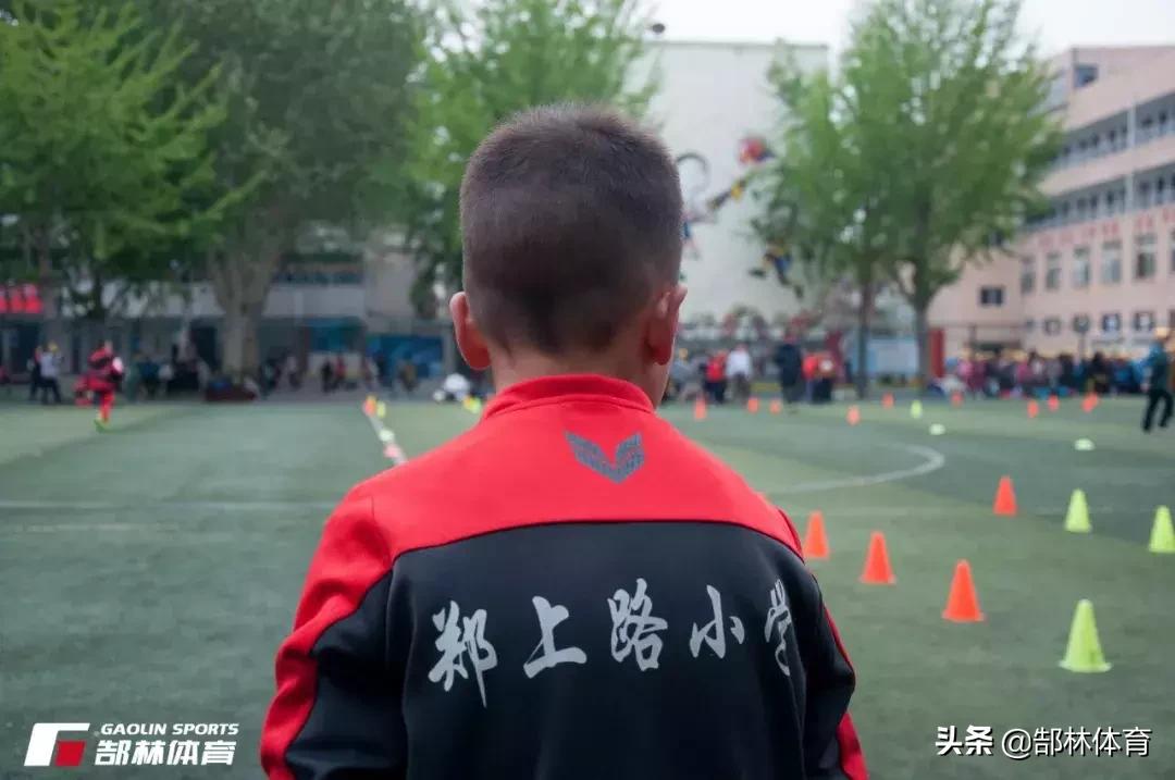 郜林回母校参加开球仪式,郜林青训教练