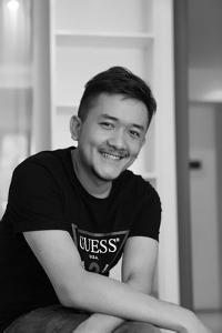 《万万》系列播出八年，配角凭借《扬名立万》一鸣惊人，主角沉寂