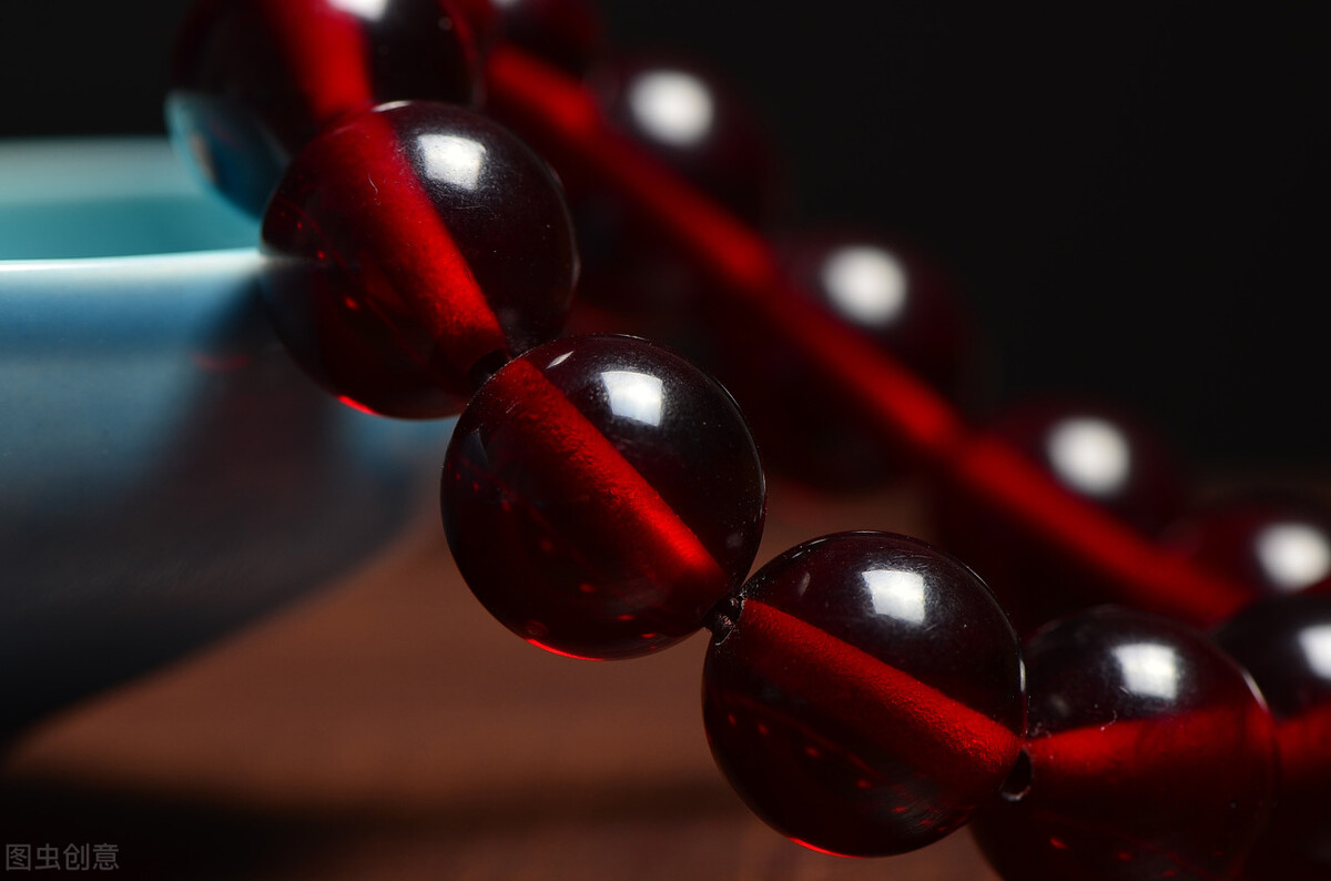 真假琥珀蜜蜡的鉴别,蜜蜡手串的种类及鉴别