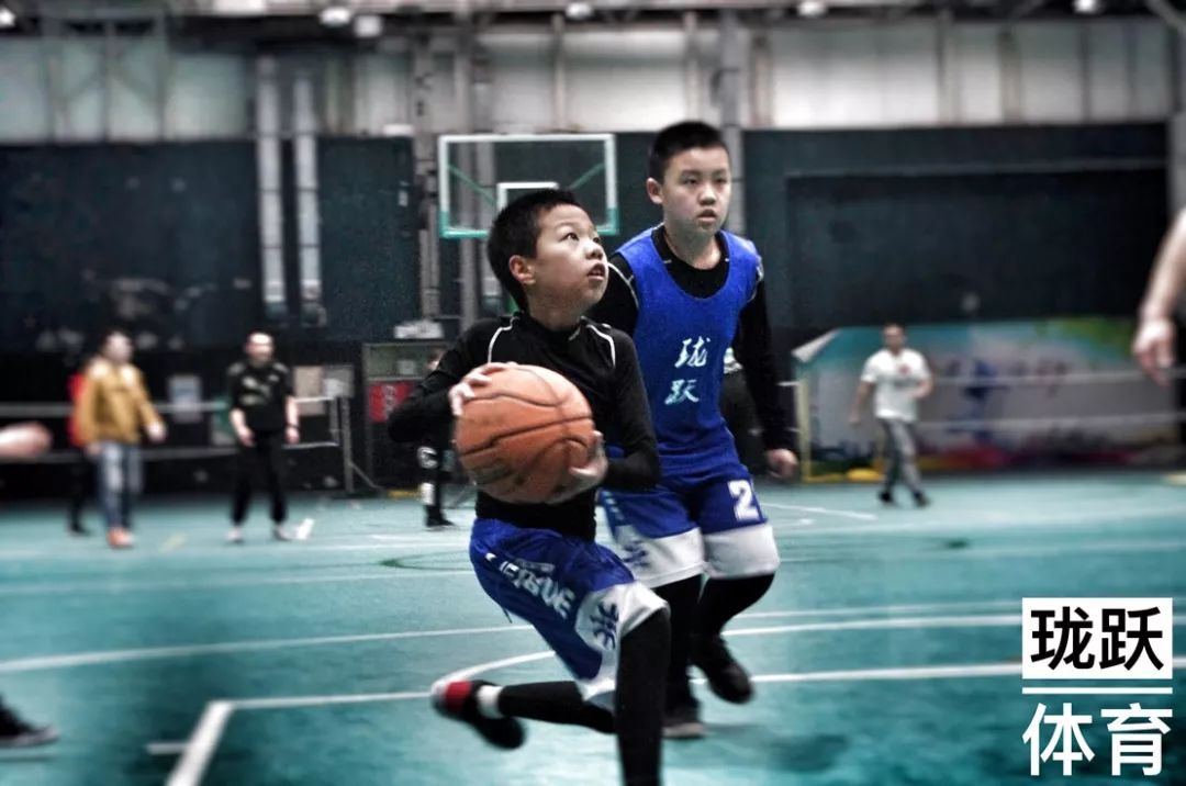 门头沟寒假篮球训练营开课啦！不要让娃懒在家里！赶快行动起来吧