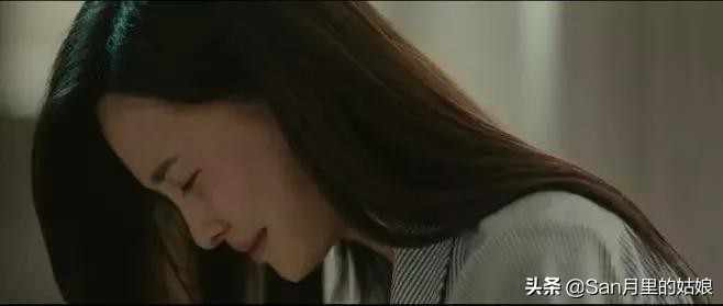 偷偷看前任的朋友圈,深夜偷看前任的朋友圈