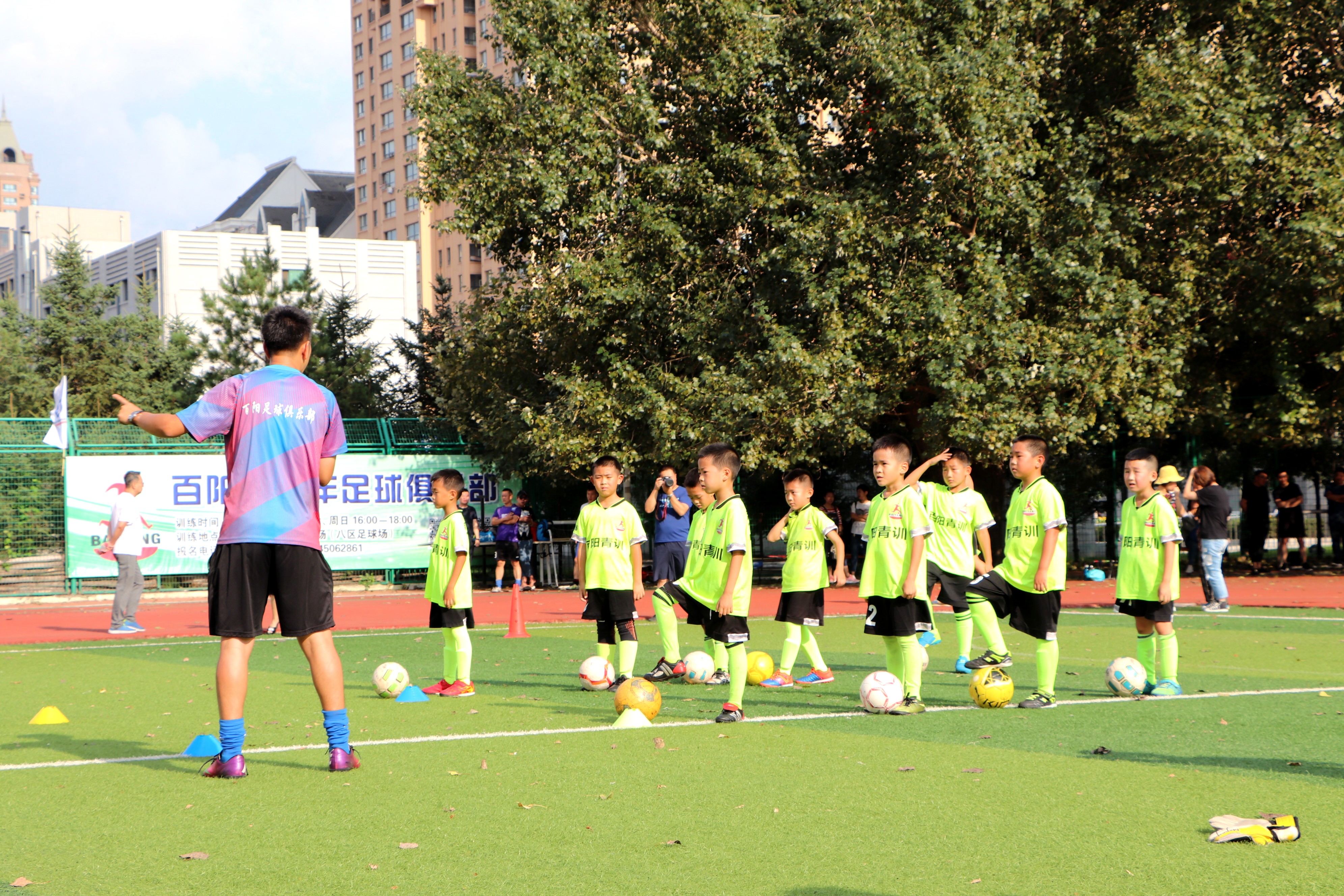 中国队名宿辅导团,中国足球小将培训课