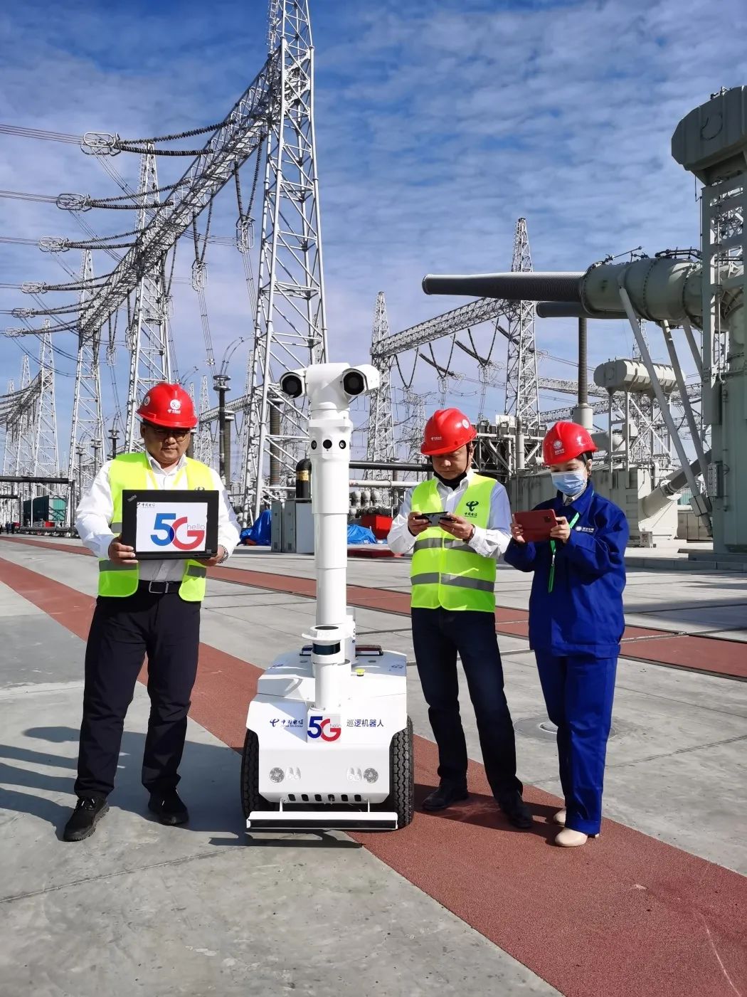 来了，电信“机器人天团”！网友:“成精了！”