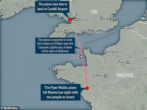 想想失联球员！C罗搭私人飞机晒自拍遭名宿抨击