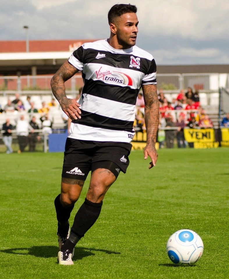 英国9级联赛球员身材比C罗还燃？他是足坛第一型男，代言羡煞梅西