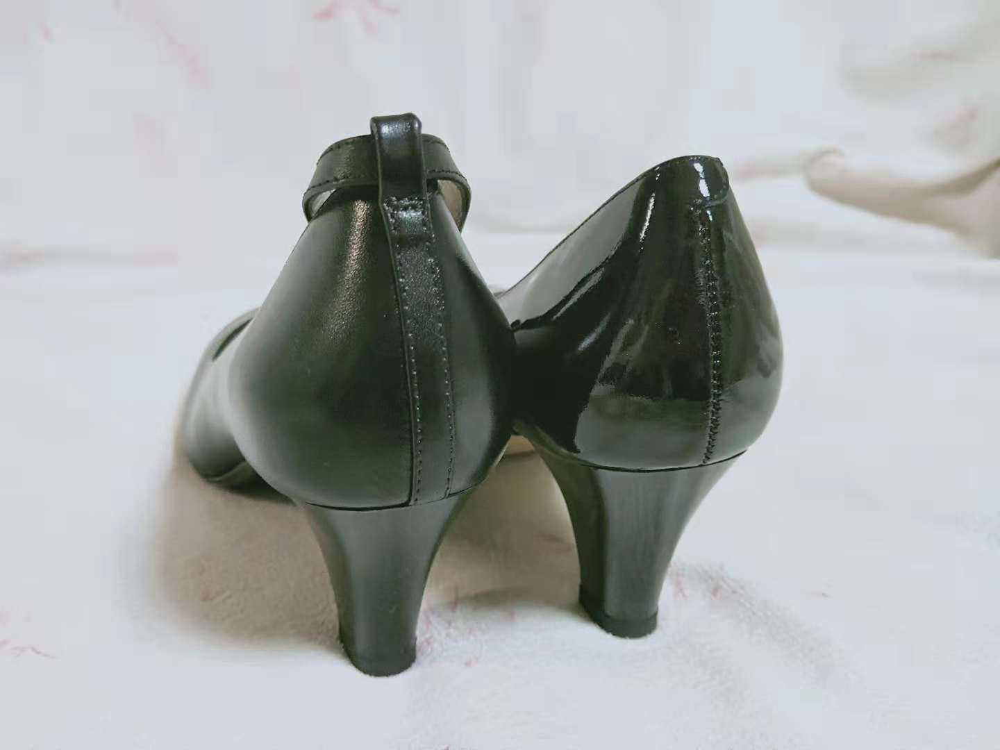 女军人穿的皮鞋款式,女春秋常服穿什么皮鞋