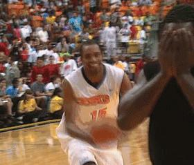 nba2kol文斯卡特98版扣篮动作,文斯卡特大风车扣篮背后角度