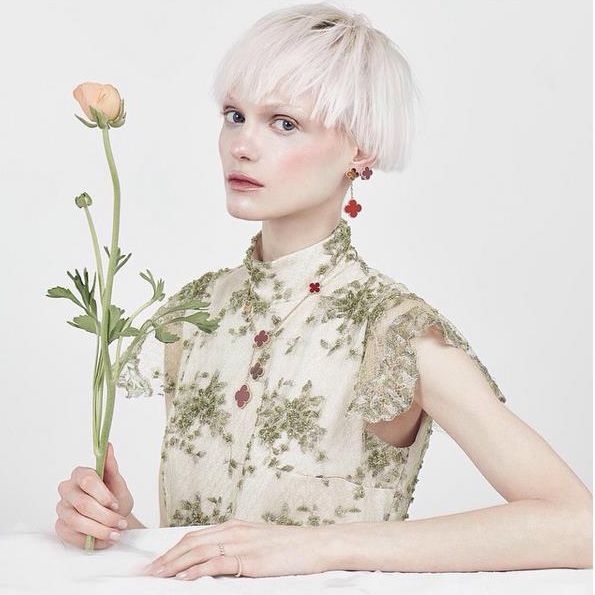 适合年轻人戴的黄金项链转运,如何佩戴适合自己的首饰转运