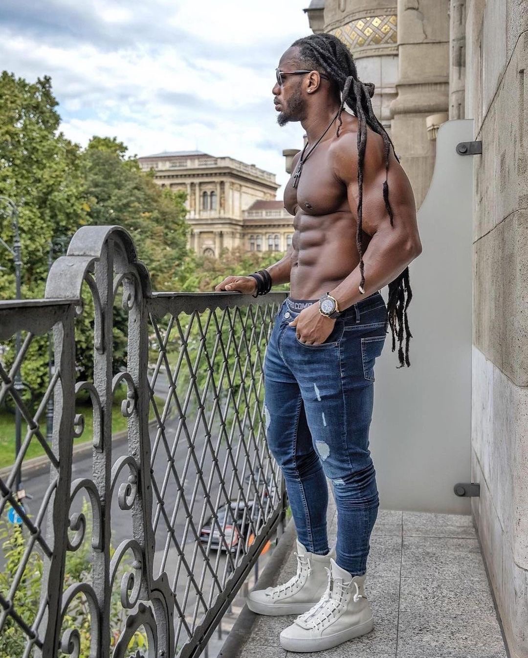 增肌腹肌训练方法哑铃,锻炼增加腹肌的操怎么做