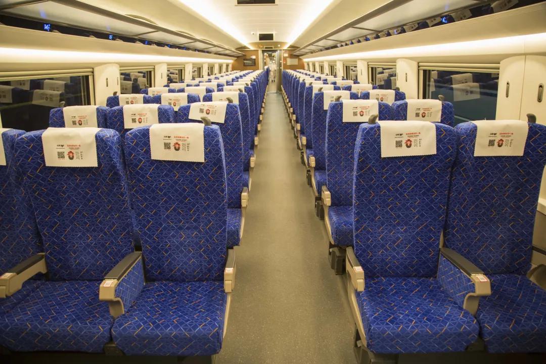 动车上有小桌板吗,动车上的小桌板怎么弄