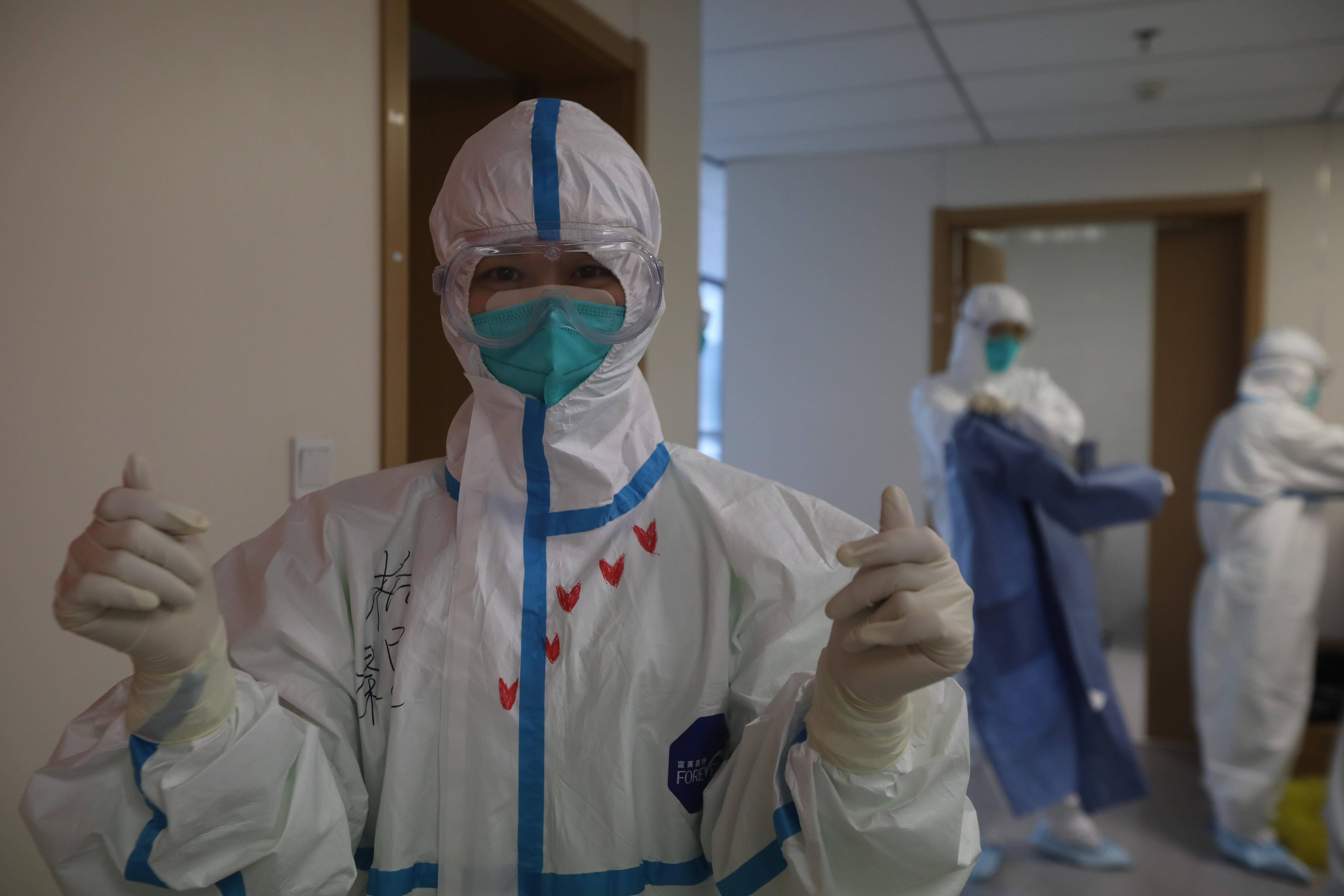 白衣作战袍，用爱守护“宁”