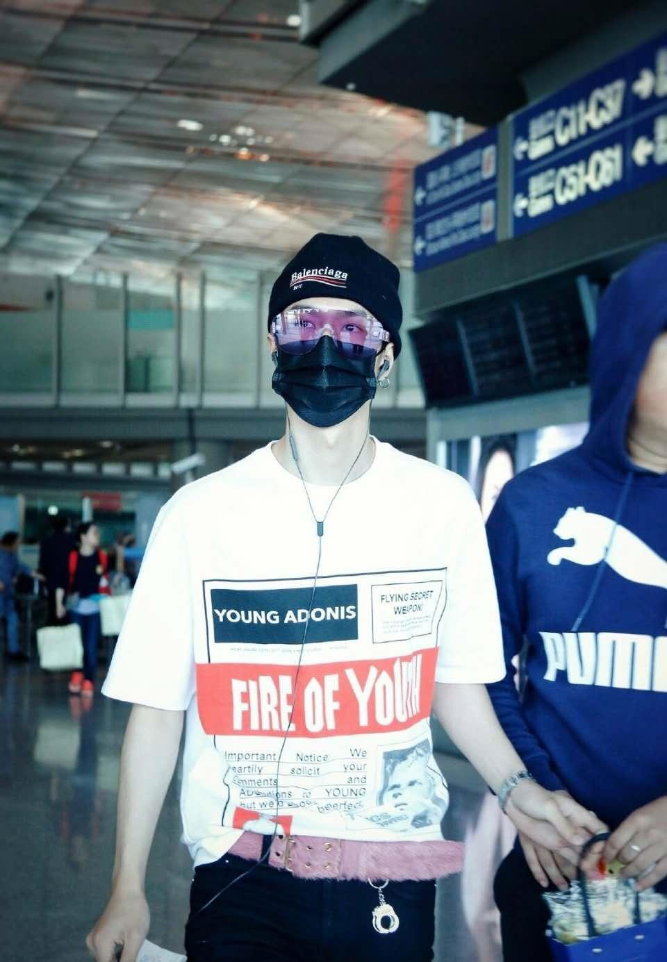 一博有条奇葩松紧带裤子？我所有的穿搭灵感都来源于创新。