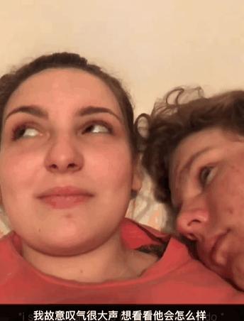 澶栧浗浜哄湪鐢锋湅鍙嬮潰鍓嶇殑鍙规皵,鐩樼偣琚洿鐢锋皵鍒版姄鐙傜殑鐬棿