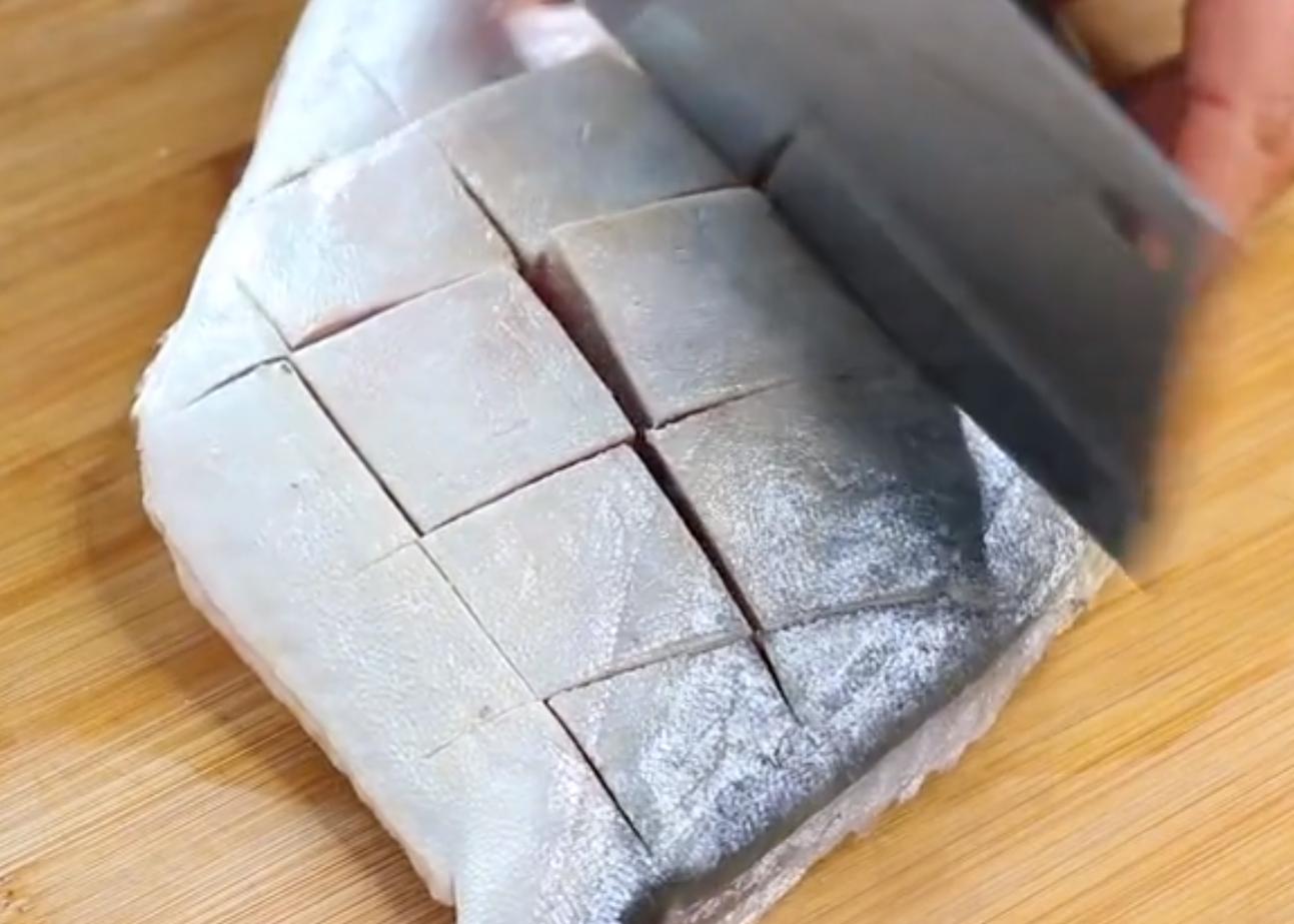 做清蒸鱼直接用盐和料酒就错了,清蒸鱼要放料酒吗