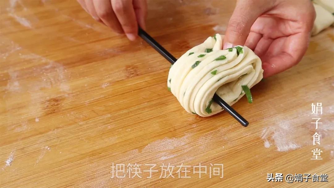 简单的花卷的做法拧法,简单花卷的几种拧法图解