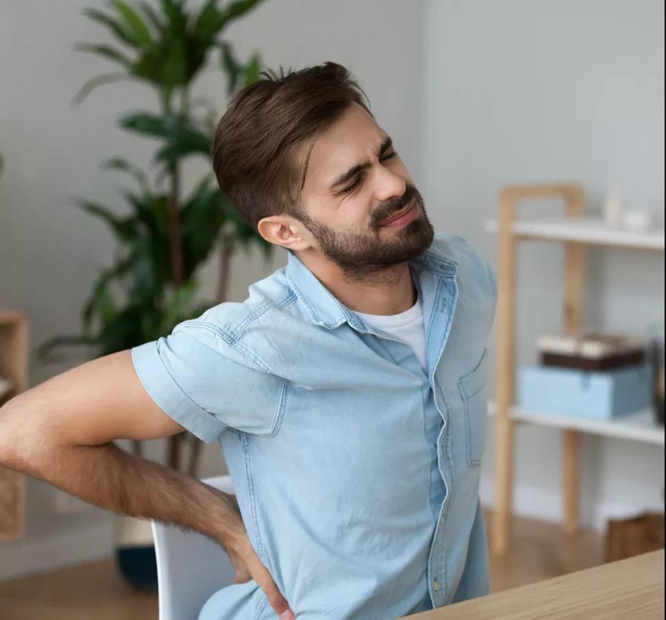 为什么有些人屁股发黑,什么病引起屁股发黑