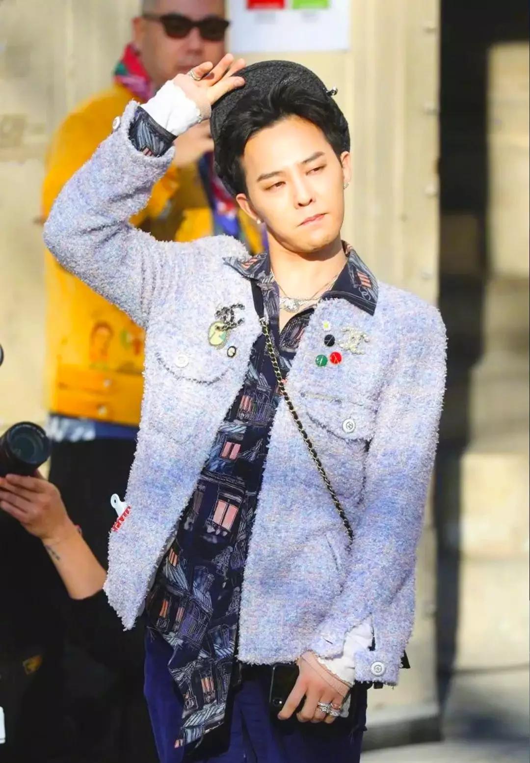 易烊千玺买权志龙同款鞋,易烊千玺助理权志龙鞋