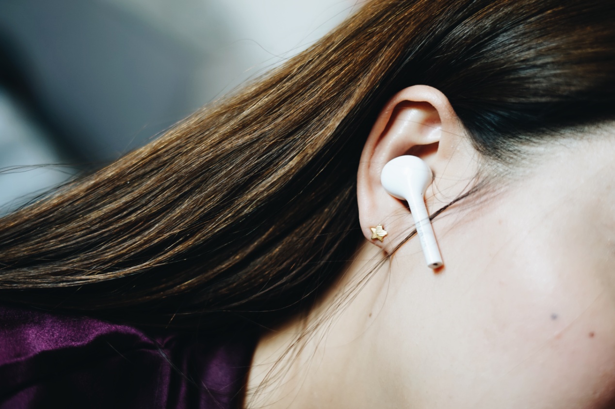 光荣蓝牙耳机flypods3京东卖200多,光荣耳机flypods青春版试用测评