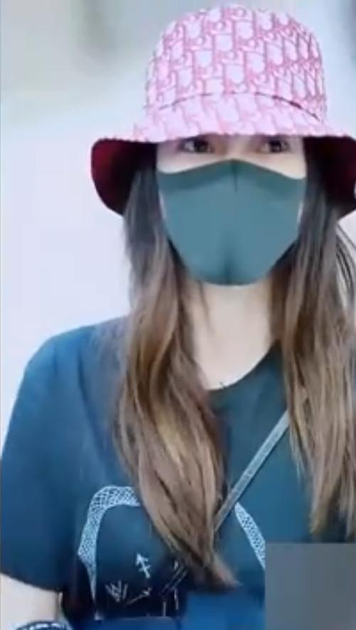 好妈妈人设？baby赶早机回国，透露“要送孩子上学”被吐槽假