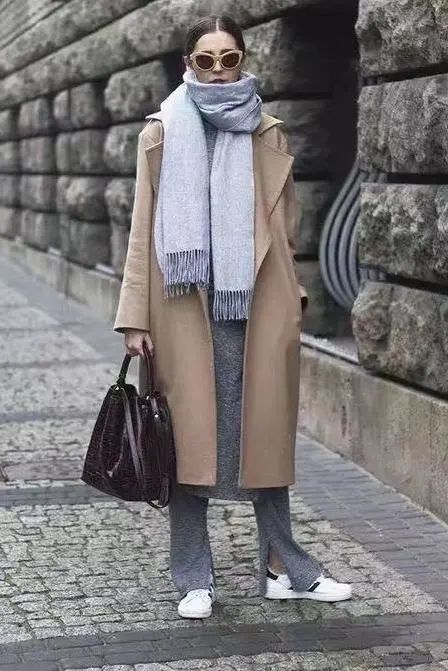 驼色大衣多种风格穿搭攻略,驼色大衣的高级感穿搭示范