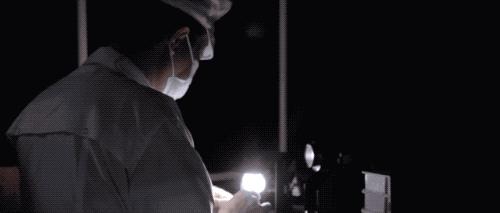 怎么知道网上的视频是不是专业摆拍？