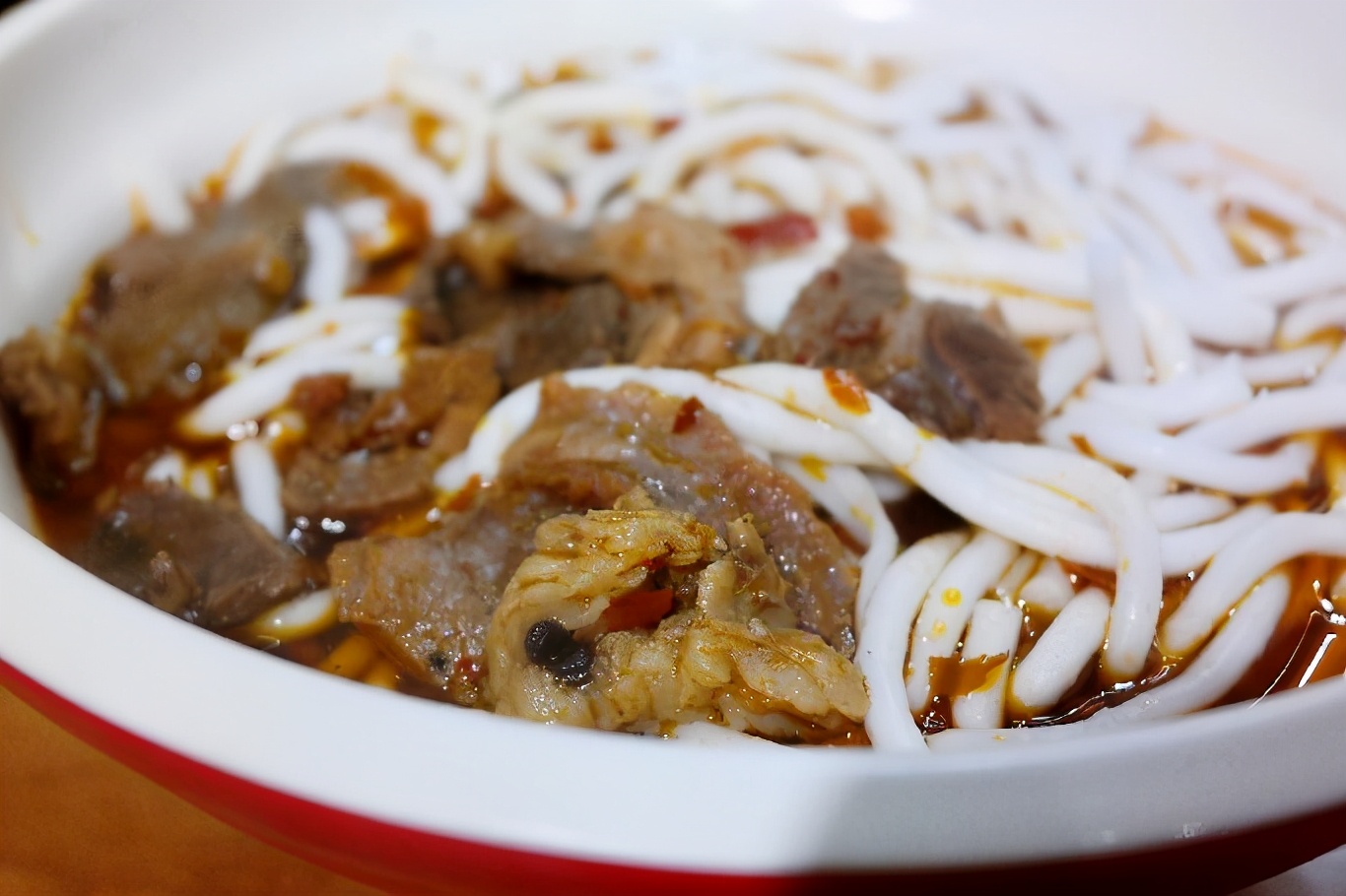 第一时间就是吃一碗广西特点米粉,湖南米粉最正宗的吃法