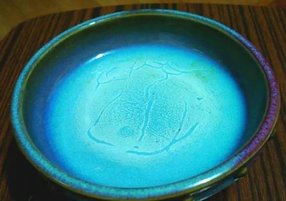 老汉捡到一个盆当成烟灰缸三年,老农烟缸