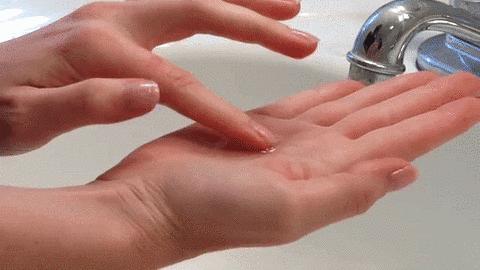 戴隐形眼镜导致角膜损伤,戴隐形眼镜的安全隐患