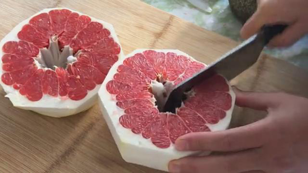 柚子上的白囊怎么剥,小朋友剥柚子正确方法