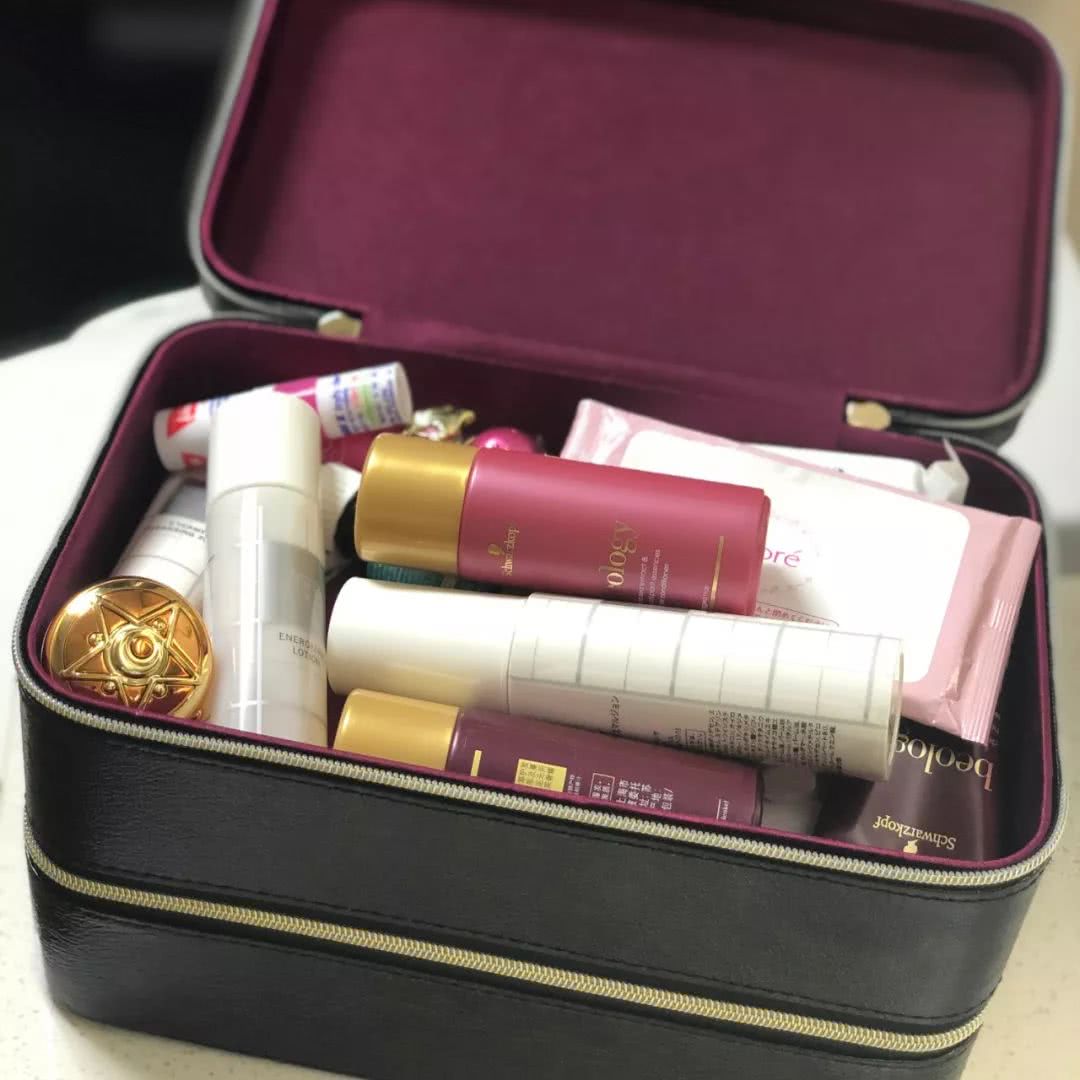 编辑部化妆包大公开，新年出行这样带就够了！