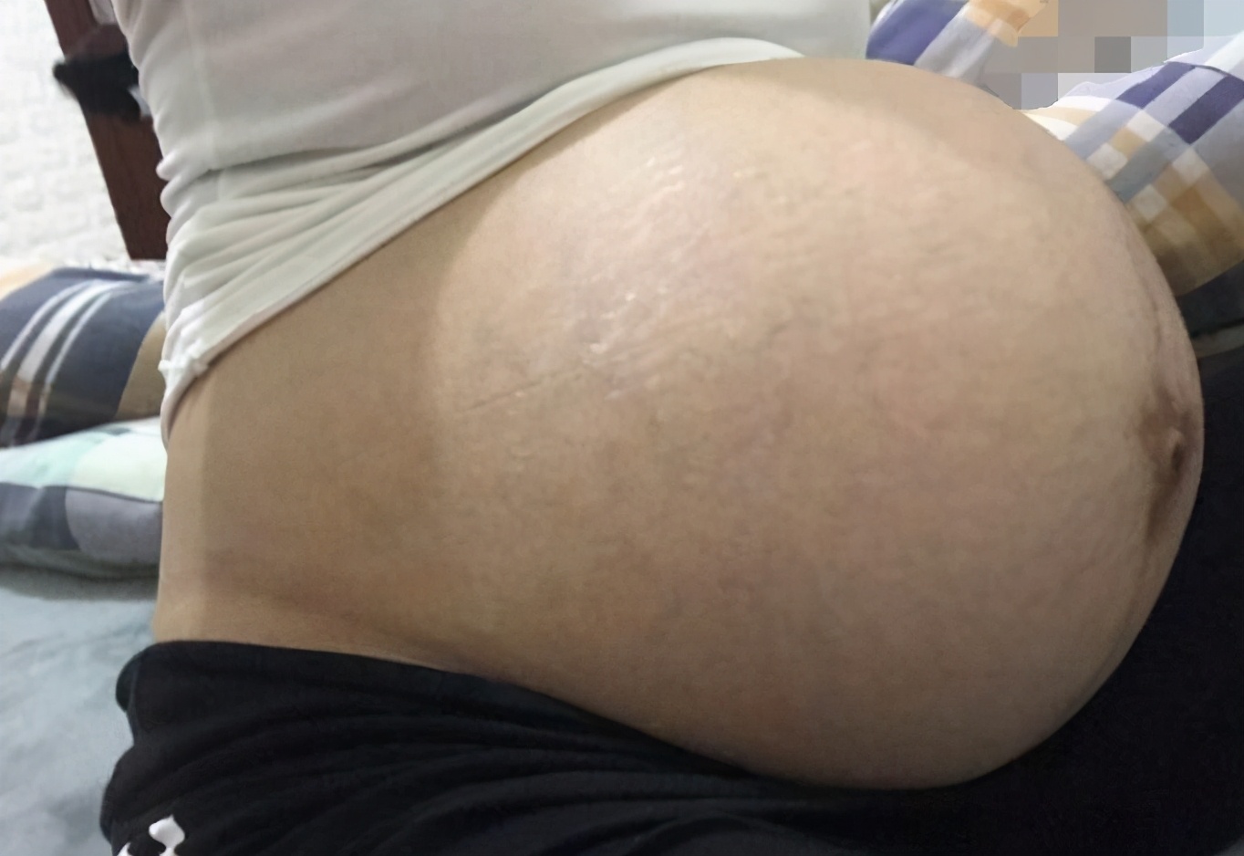 怀孕晚期症状有哪些快生了,孕妇晚期生小孩怎样判断为要生了