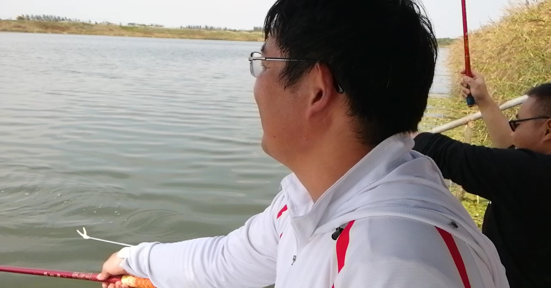 十年禁渔期，该禁止的是非法捕鱼、药鱼、电鱼，而并非是钓鱼啊！