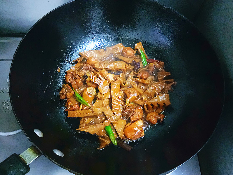 笋干焖腊鸡腿,笋干焖鸡图片