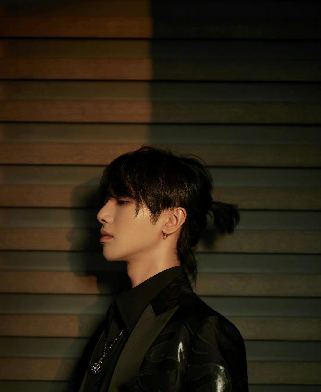 华晨宇又塌房？整容照片曝光，网友：就因为没续约？