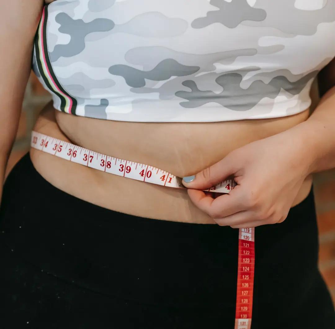 背上又闷又痒，还长包，是这么回事?