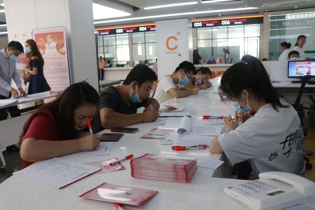 七夕：盐湖区政务服务中心登记结婚199对