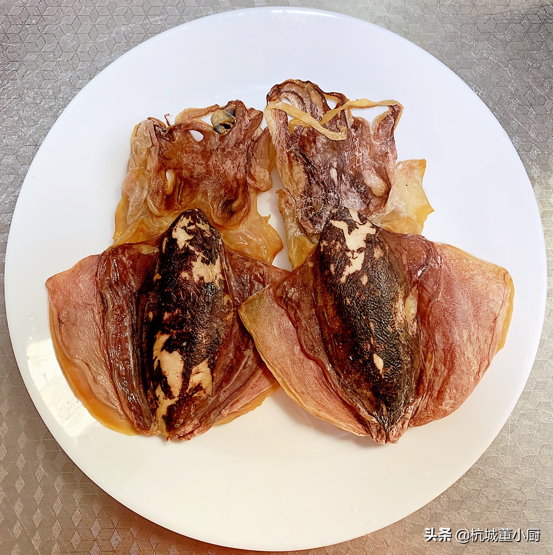 墨鱼干和鱿鱼干哪个烧肉好吃,墨鱼干土豆烧肉的做法