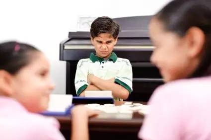 孩子输不起怎么正面管教,如何纠正孩子输不起视频