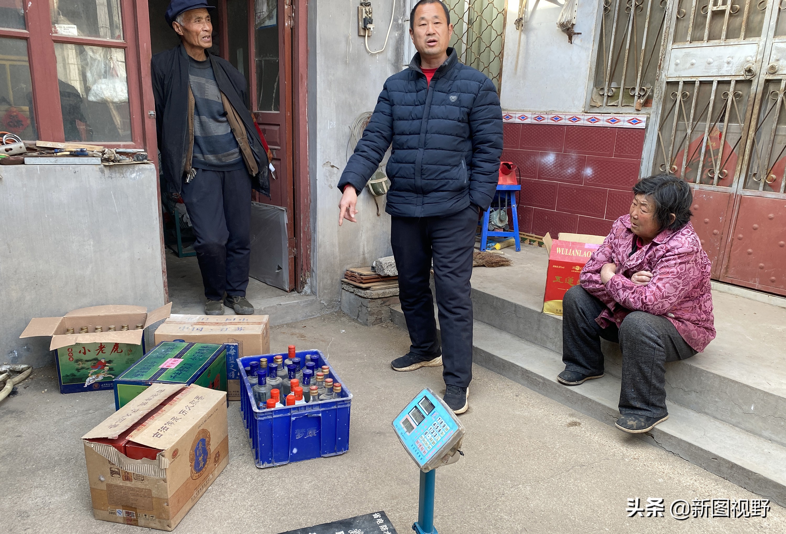 山村游玩，200元买大爷两箱“老酒”，帮我鉴定下是否中奖了