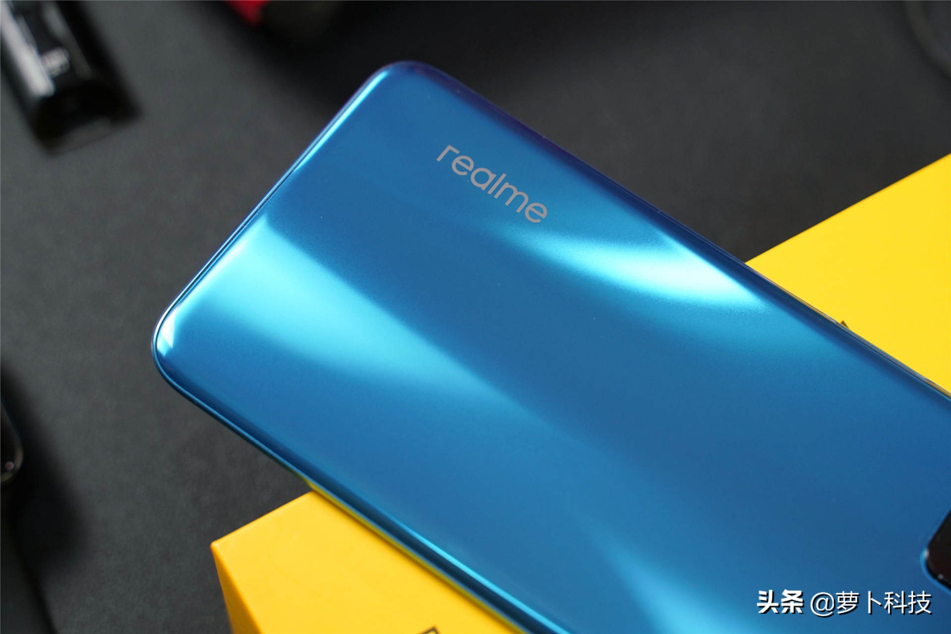 不妥协的千元性价比小钢炮，真我V11全方位体验