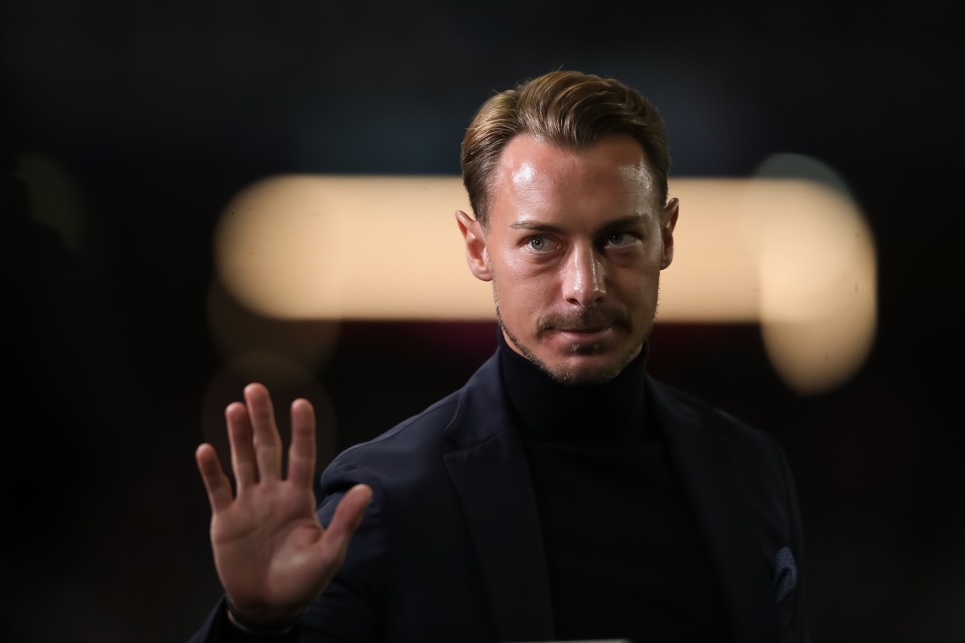 又一位红牛教练崛起33岁少帅17战不败剑指欧冠16强